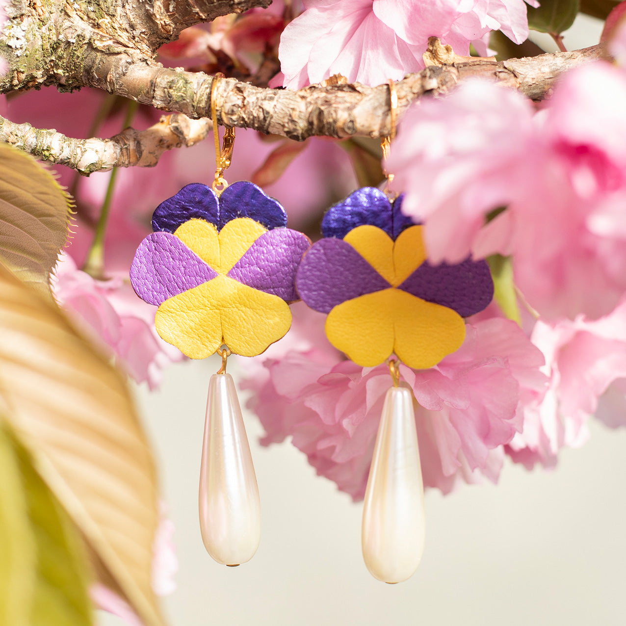 Boucles d’oreilles Pensées avec perles gouttes