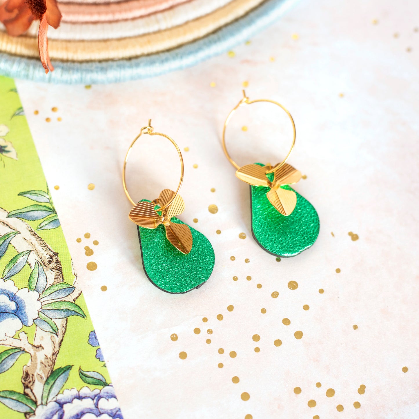 Boucles d'oreilles créoles Cathy cuir vert métallisé