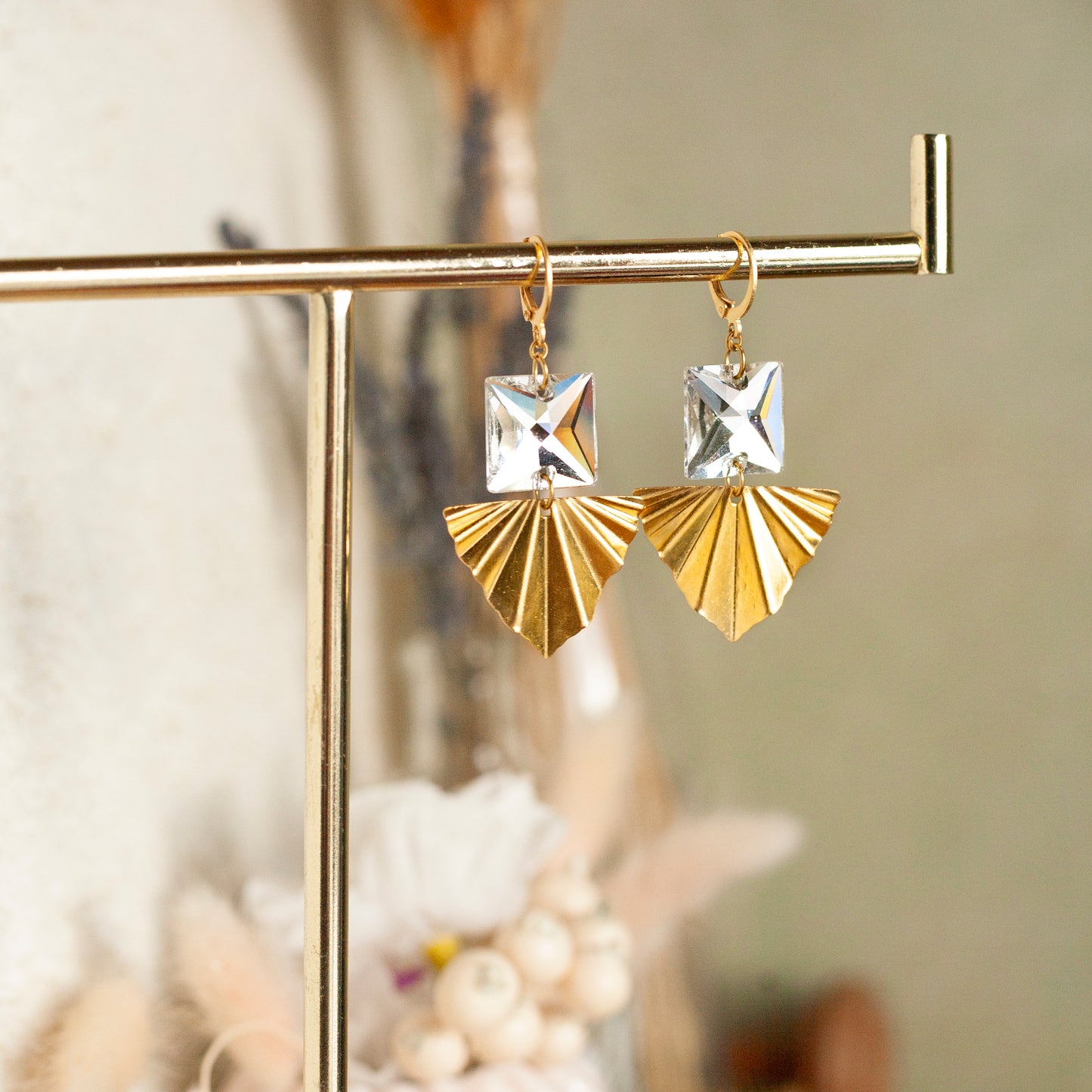 Boucles d'oreilles carrés en cristal vintage et pendentifs triangle dorés