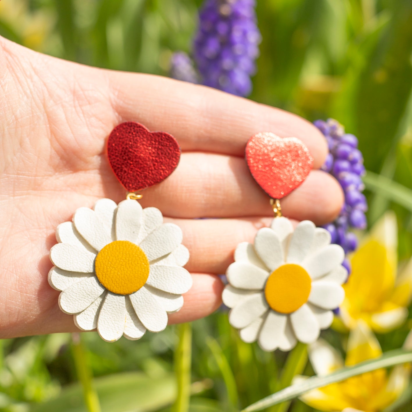 Boucles d'oreilles Marguerites Attaches Coeur - Format Maxi
