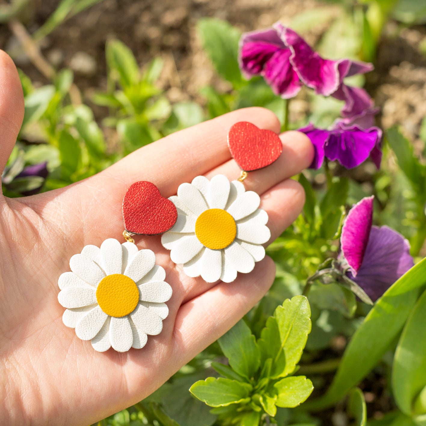 Boucles d'oreilles Marguerites Attaches Coeur - Format Maxi