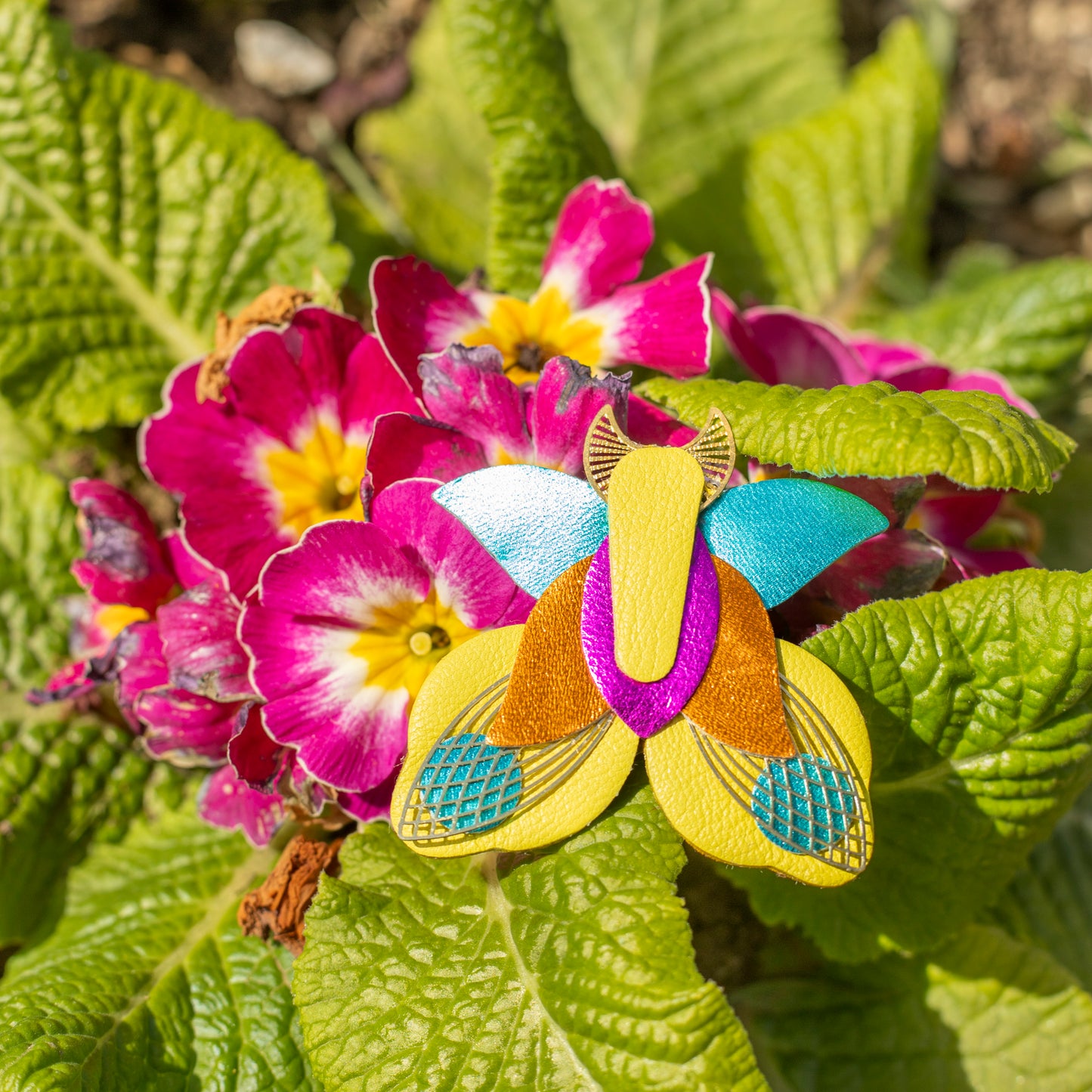 Broche Papillon - jaune, bleu cyan, orange, fuchsia