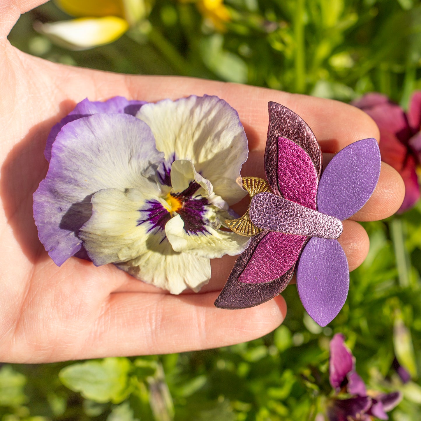 Pin's Papillon - rose, fuchsia, prune, mauve