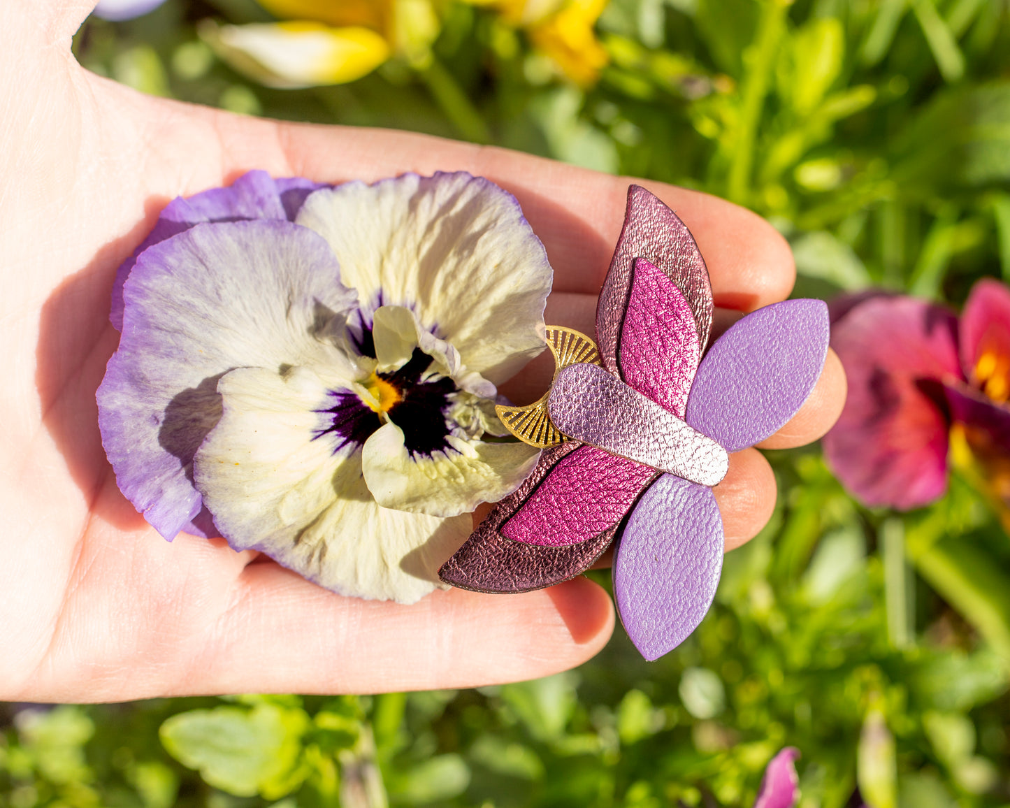 Pin's Papillon - rose, fuchsia, prune, mauve