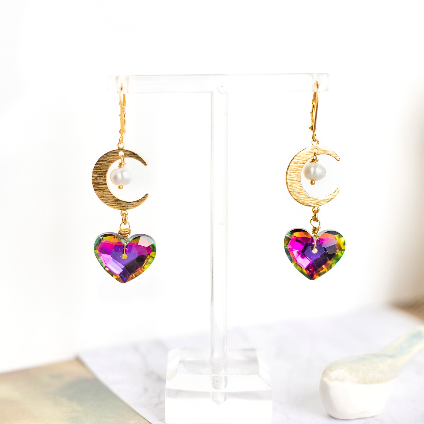 Boucles d'oreilles Coeurs en cristal violet et pendentifs Lunes dorés