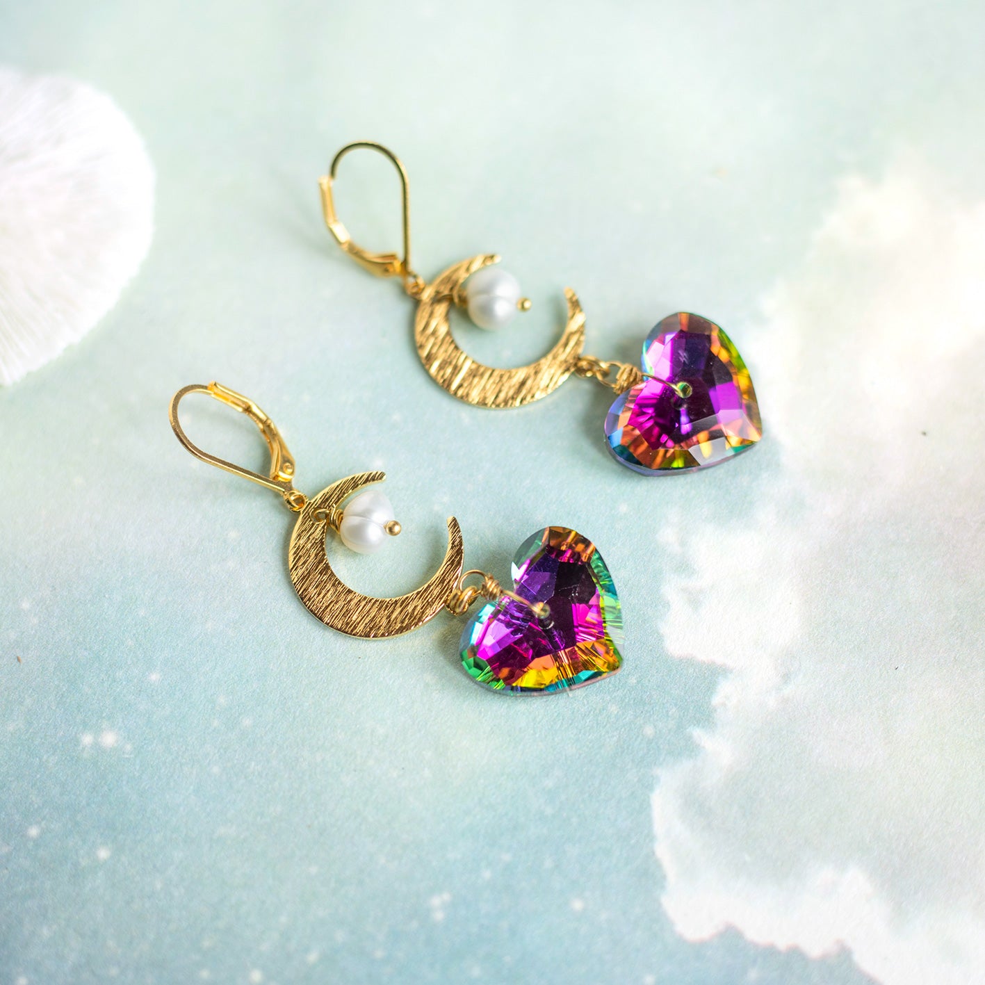 Boucles d'oreilles Coeurs en cristal violet et pendentifs Lunes dorés