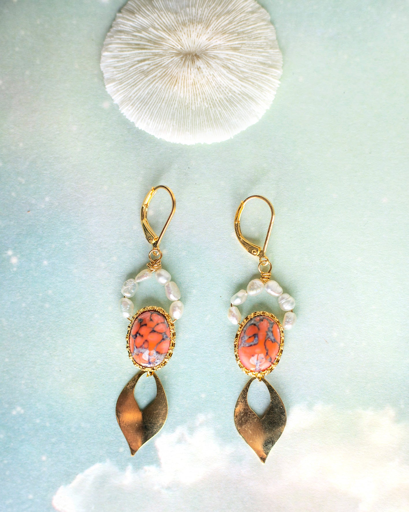 Boucles d'oreilles cabochons vintage en verre orange et perles d'eau douce