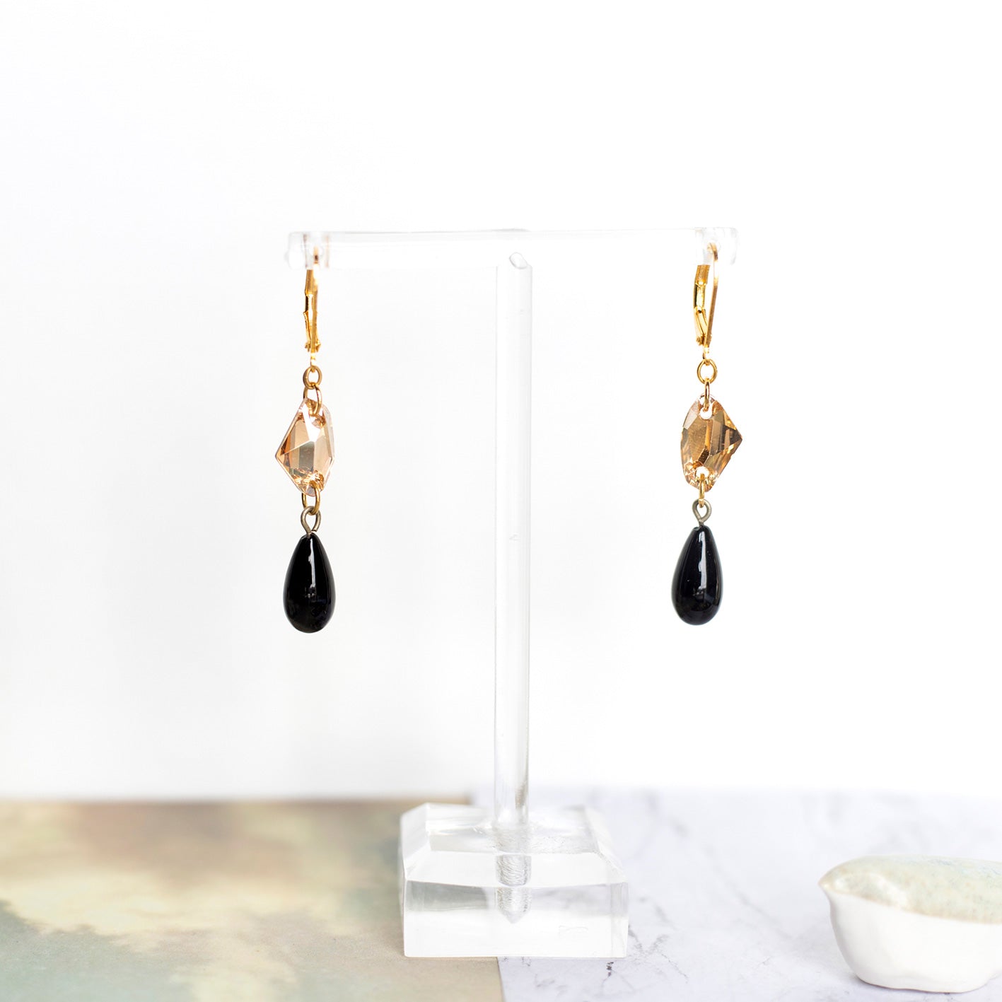 Boucles d'oreilles cristaux vintage et perles noires