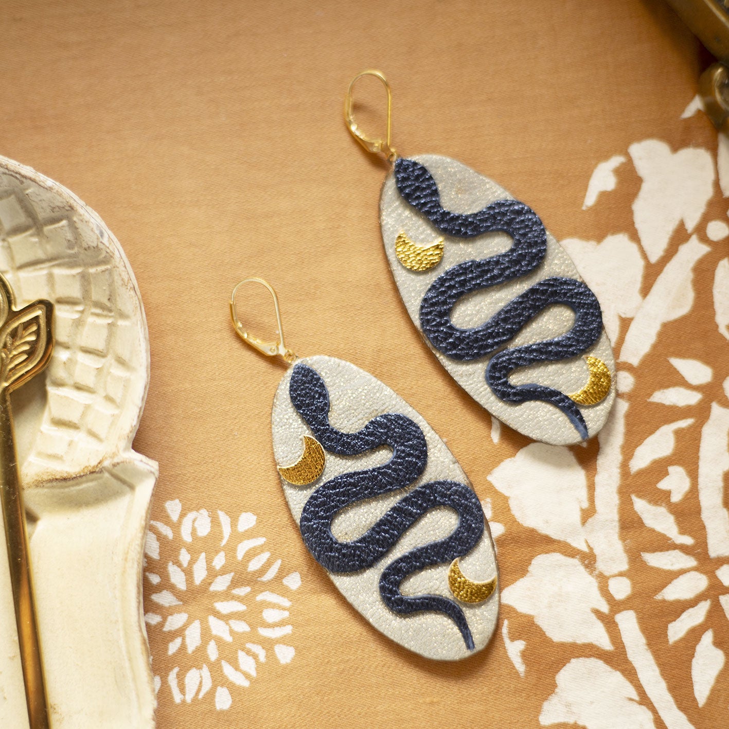 Boucles d'oreilles Serpent Bleu Nuit et Argent