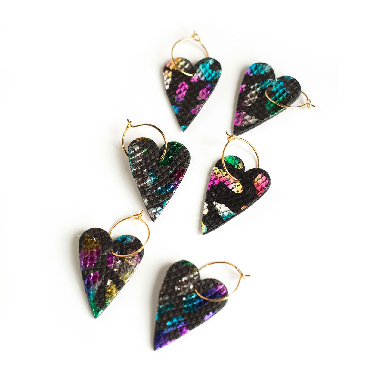 Boucles d'oreilles coeurs noir motifs léopard multicolores