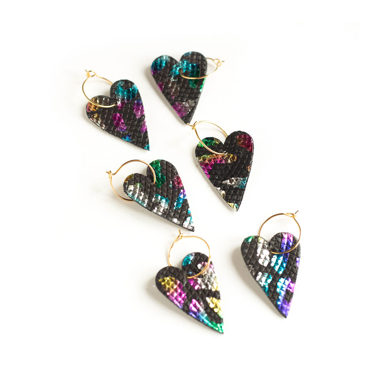 Boucles d'oreilles coeurs noir motifs léopard multicolores