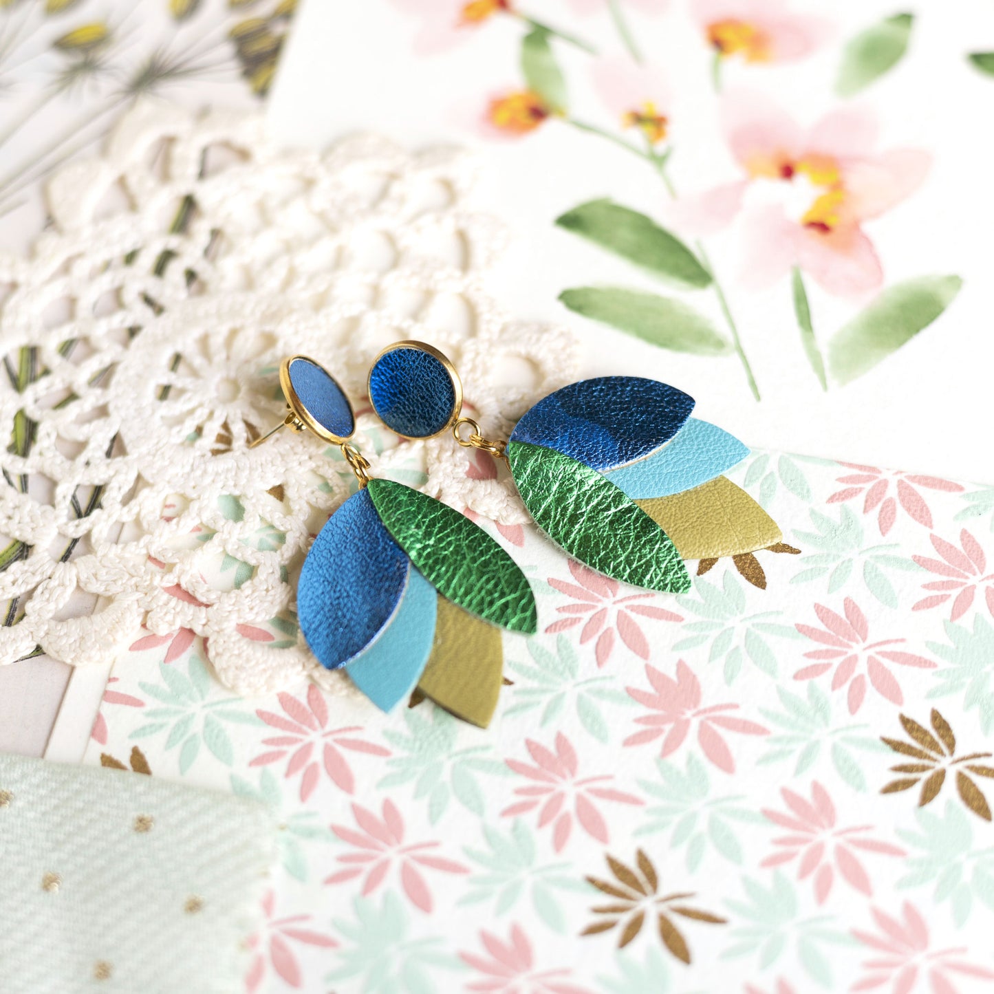 Boucles d'oreilles Dahlia - cuir vert, bleu, vert olive