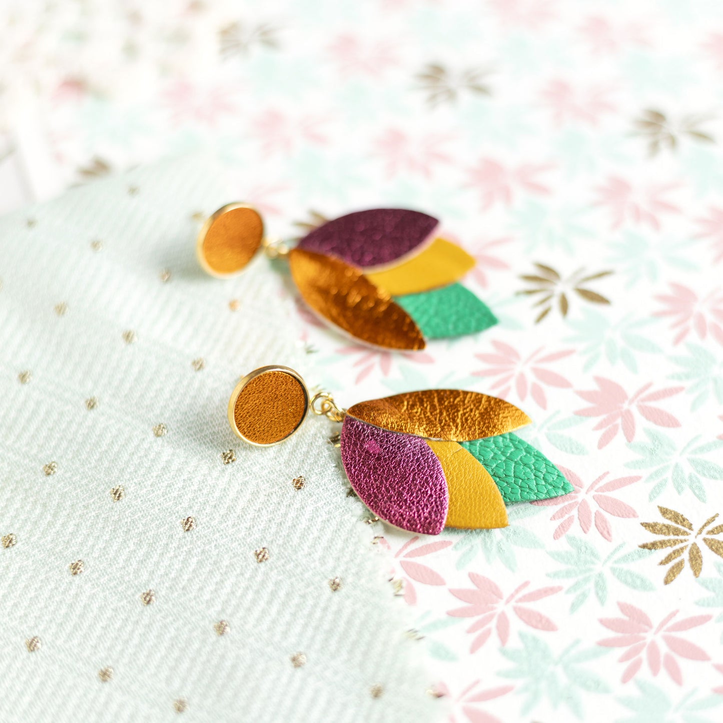 Boucles d'oreilles Dahlia - cuir orange métallisé, framboise, jaune ocre, vert