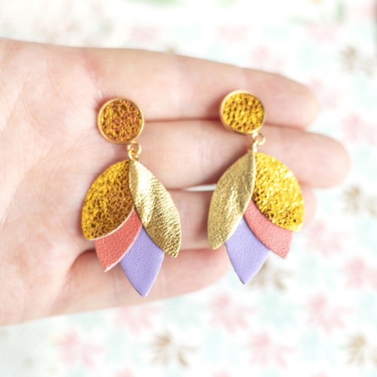 Boucles d'oreilles Dahlia - cuir jaune orangé métallisé, doré, rose incarnat, mauve
