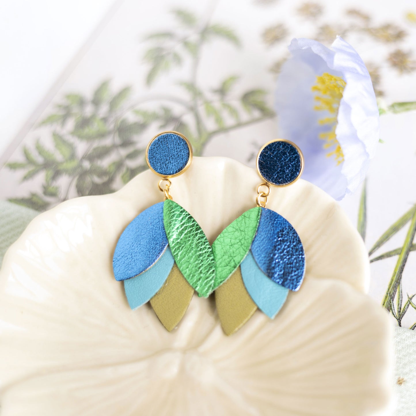 Boucles d'oreilles Dahlia - cuir vert, bleu, vert olive