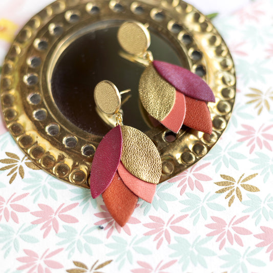 Boucles d'oreilles Dahlia - cuir doré, rouge amarante, rose saumon, marron