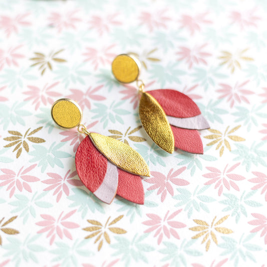 Boucles d'oreilles Dahlia - cuir doré, rouge, rose pâle, corail