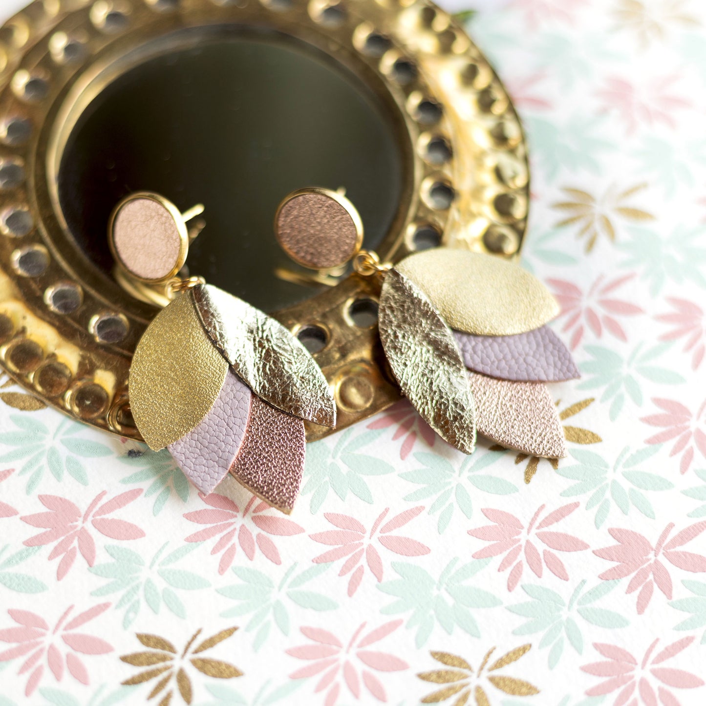 Boucles d'oreilles Dahlia - cuir or rose, platine, vieil or, rose gris