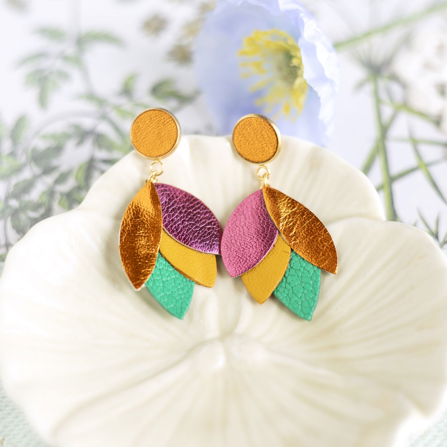 Boucles d'oreilles Dahlia - cuir orange métallisé, framboise, jaune ocre, vert
