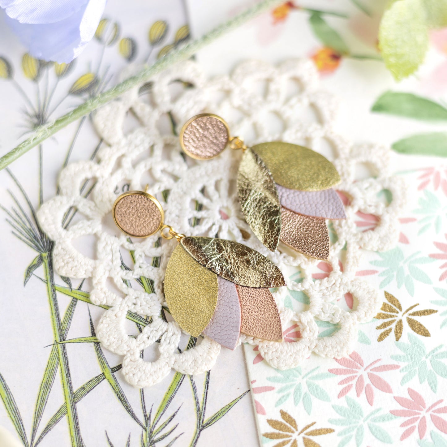 Boucles d'oreilles Dahlia - cuir or rose, platine, vieil or, rose gris