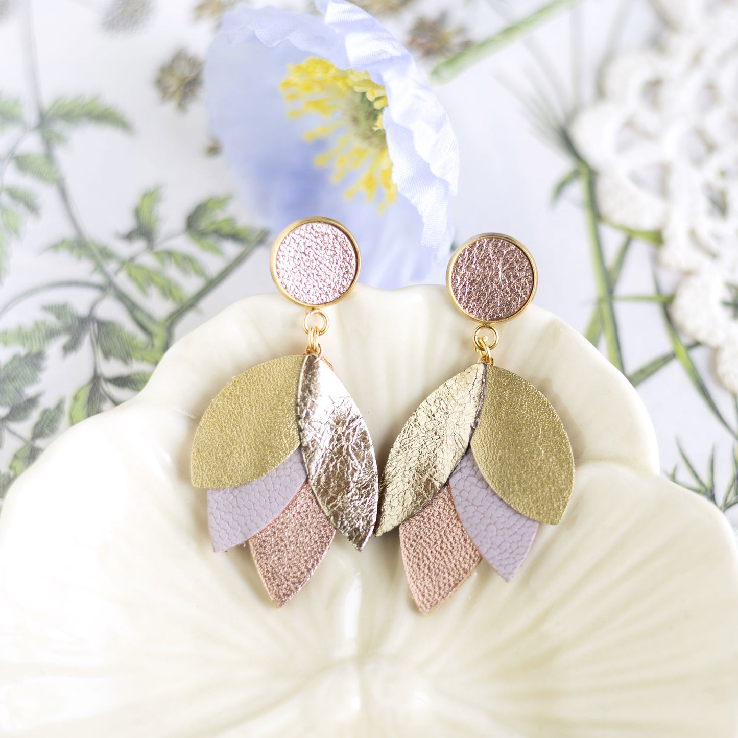 Boucles d'oreilles Dahlia - cuir or rose, platine, vieil or, rose gris