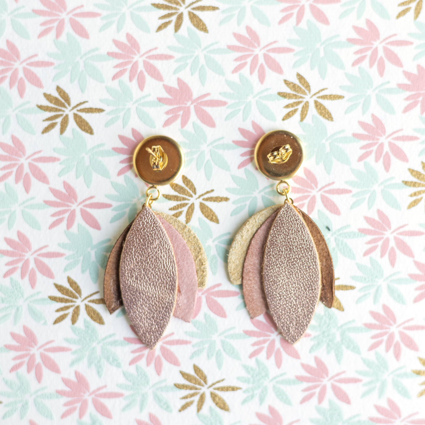 Boucles d'oreilles Dahlia - cuir or rose, platine, vieil or, rose gris