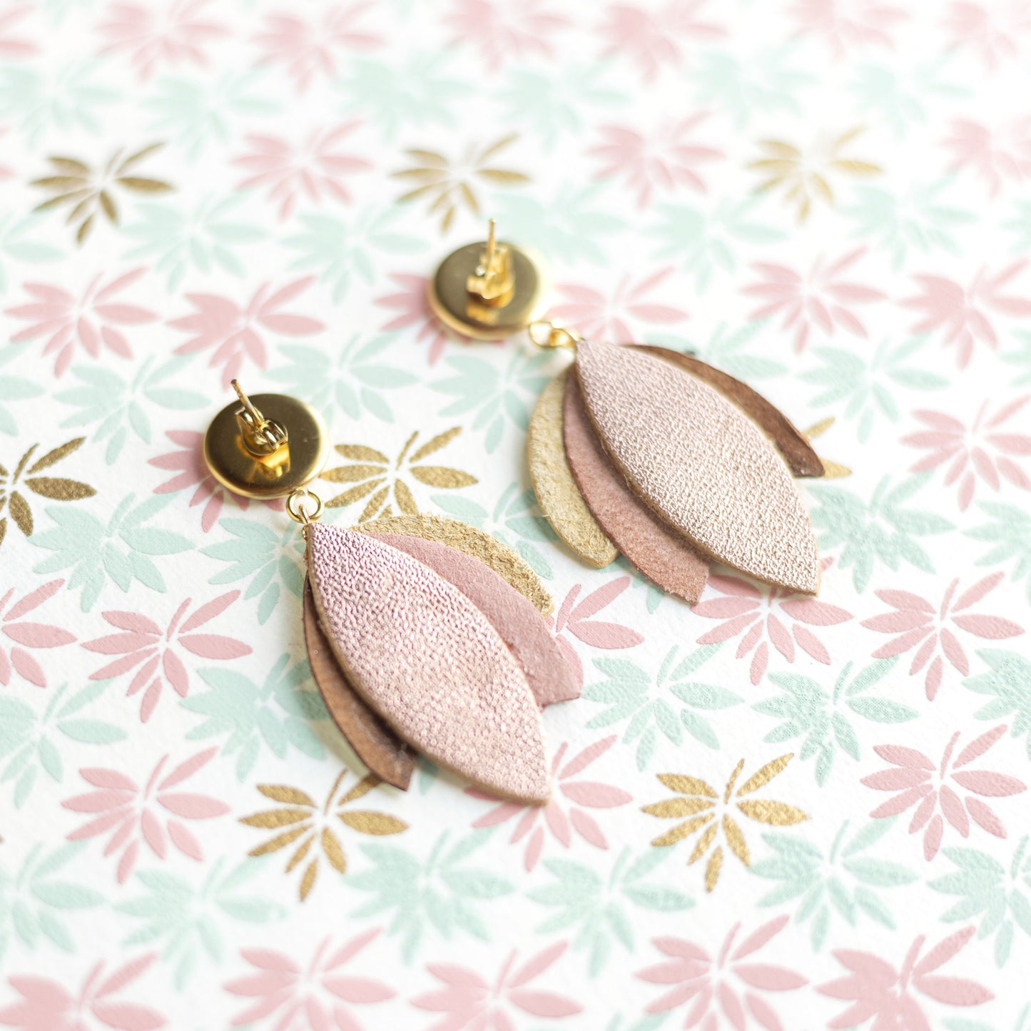 Boucles d'oreilles Dahlia - cuir or rose, platine, vieil or, rose gris