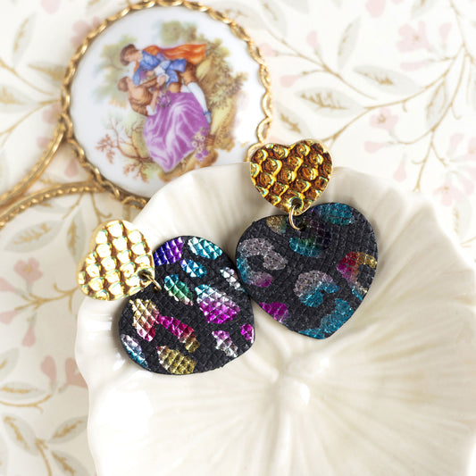 Boucles d'oreilles Coeurs - cuir à écailles holograhiques et cuir léopard noir