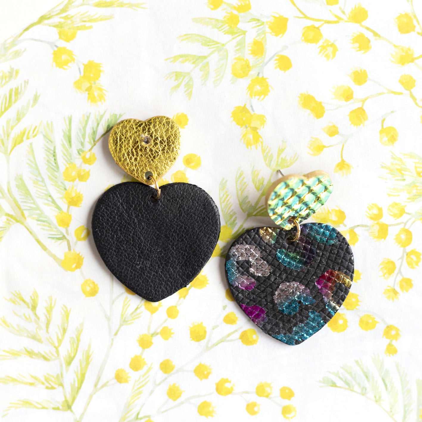 Boucles d'oreilles Coeurs - cuir à écailles holograhiques et cuir léopard noir