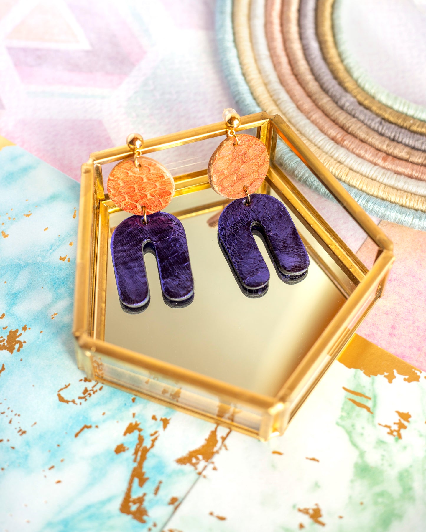 Boucles d'oreilles Salomé cuir rose saumon et violet