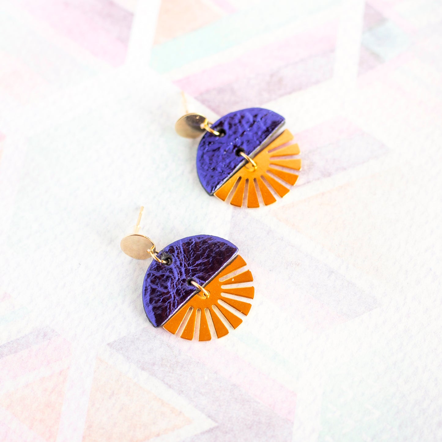 Boucles d'oreilles Lucy cuir violet métallisé