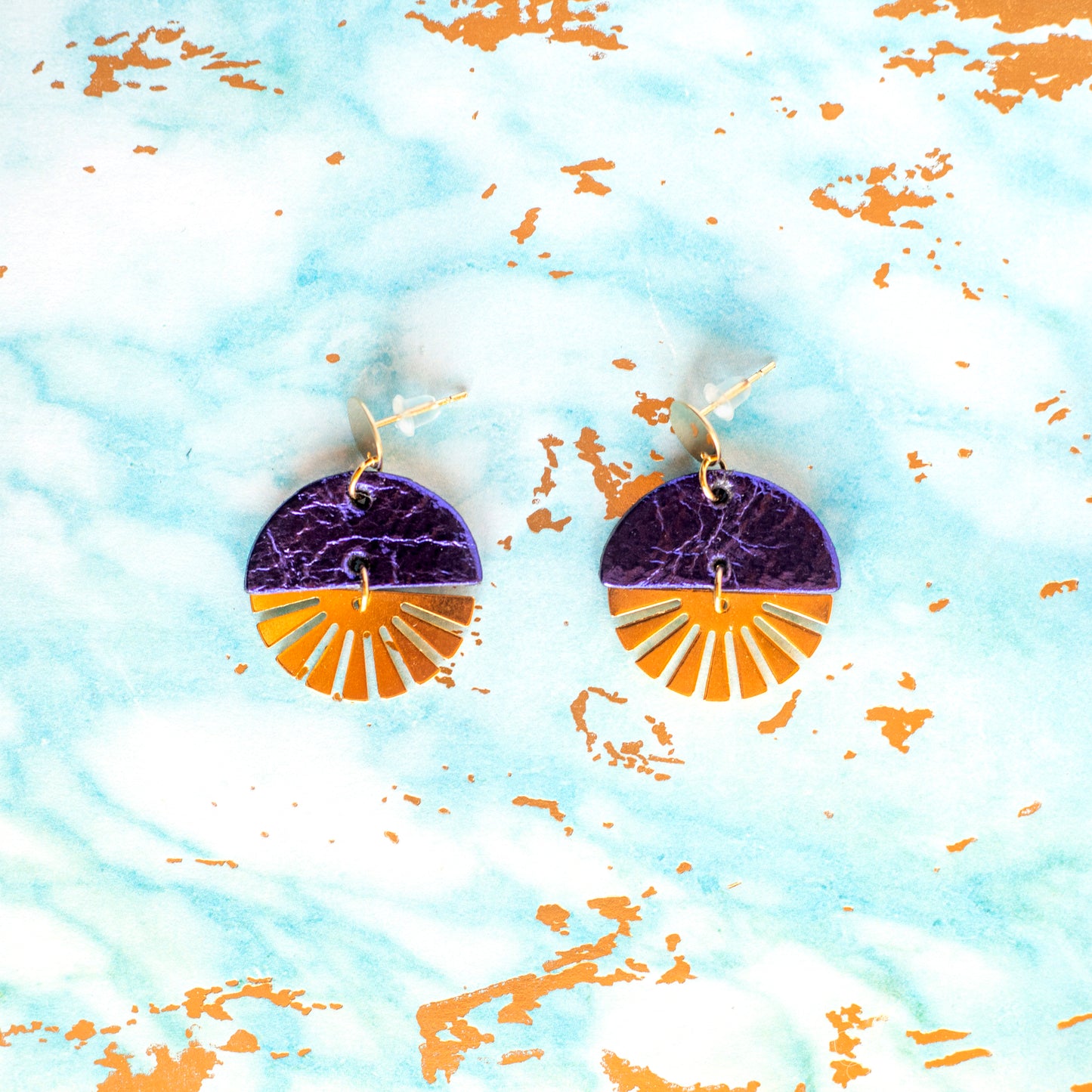 Boucles d'oreilles Lucy cuir violet métallisé