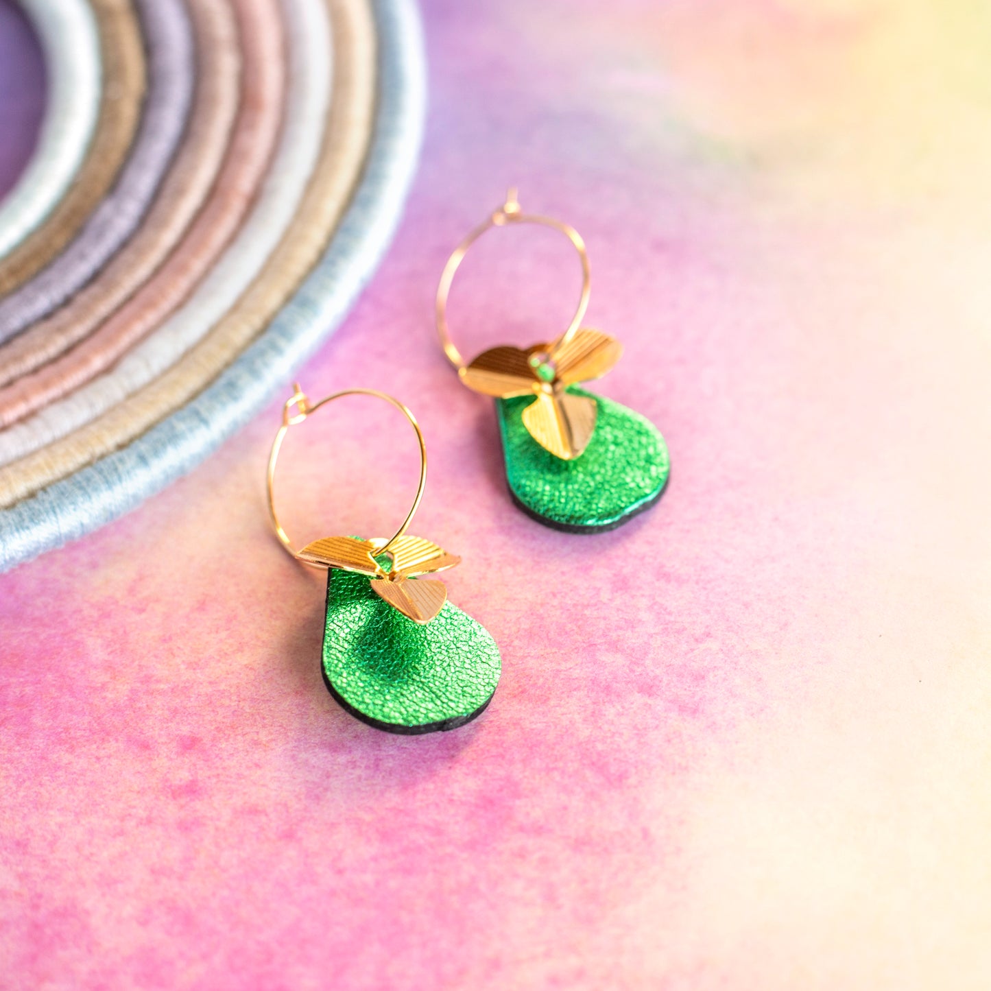 Boucles d'oreilles créoles Cathy cuir vert métallisé