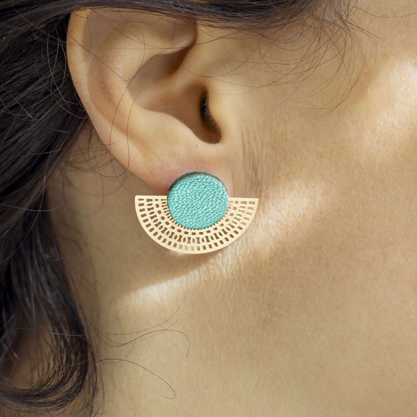 Puces d'oreilles cuir couleurs au choix