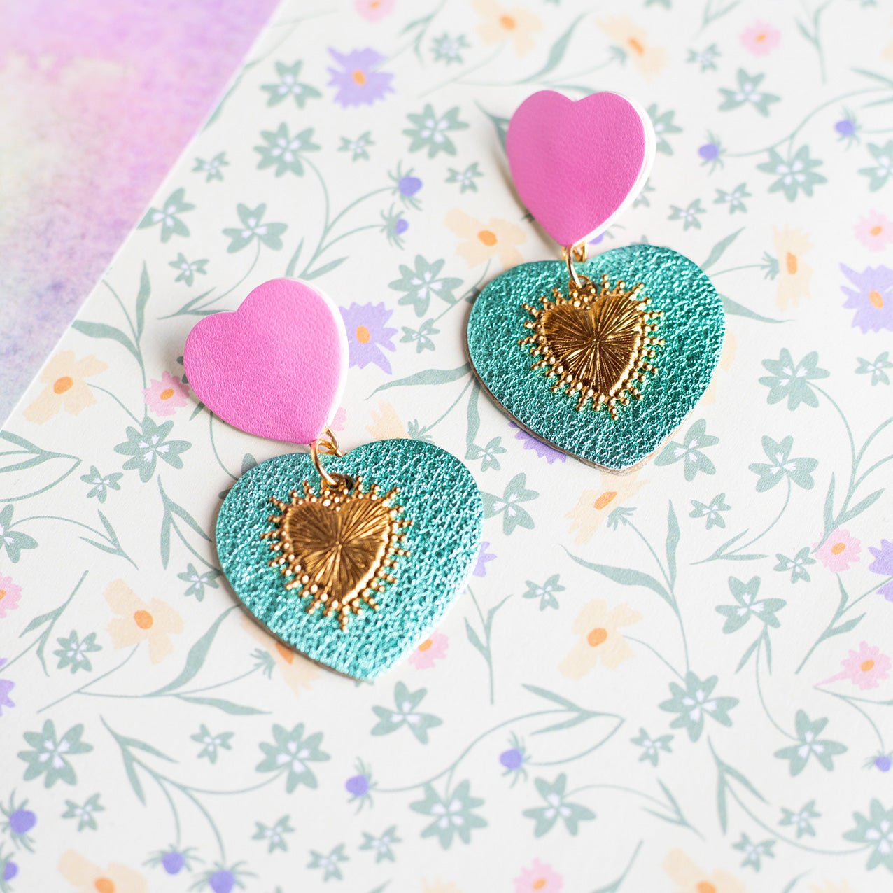 Boucles d'oreilles Coeurs Ex-Voto rose bonbon et bleu turquoise métallisé