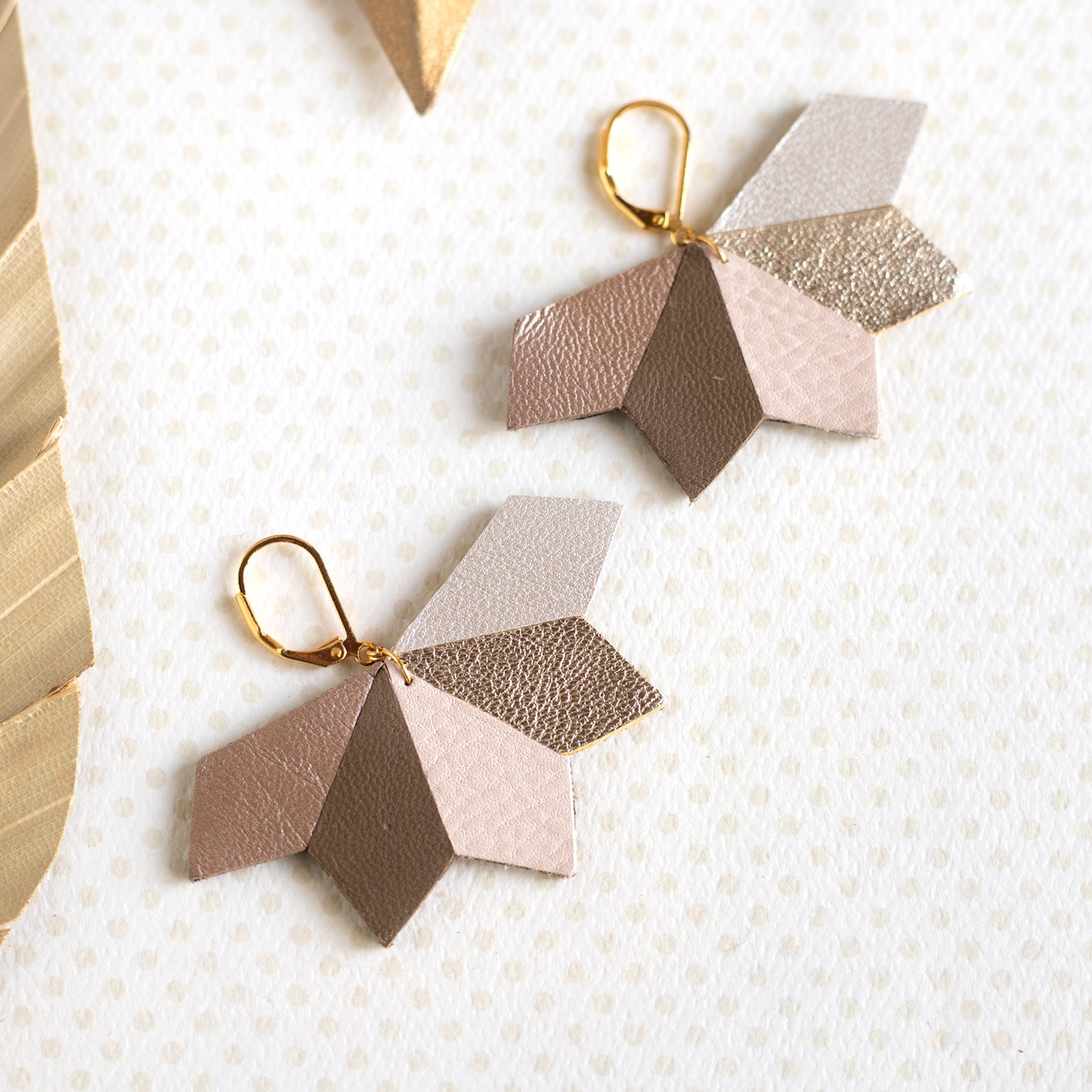 Boucles d’oreilles Clara sépia et beige