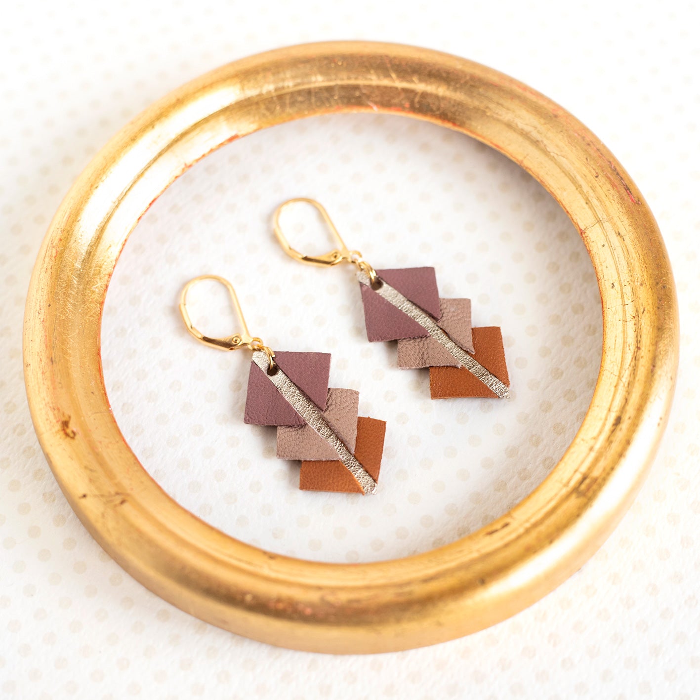 Boucles d’oreilles Azele cuir bruyère gris-rose et safran