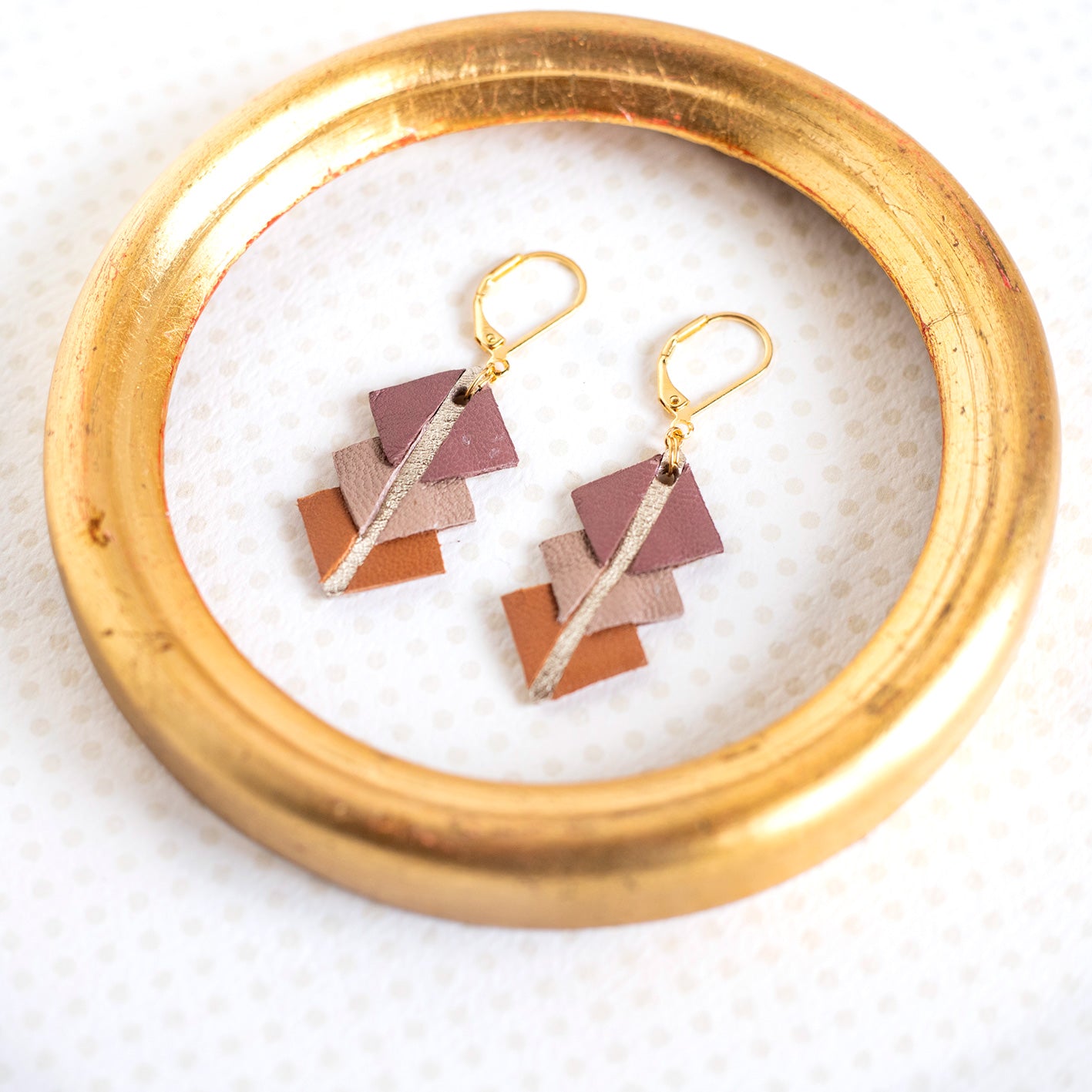 Boucles d’oreilles Azele cuir bruyère gris-rose et safran