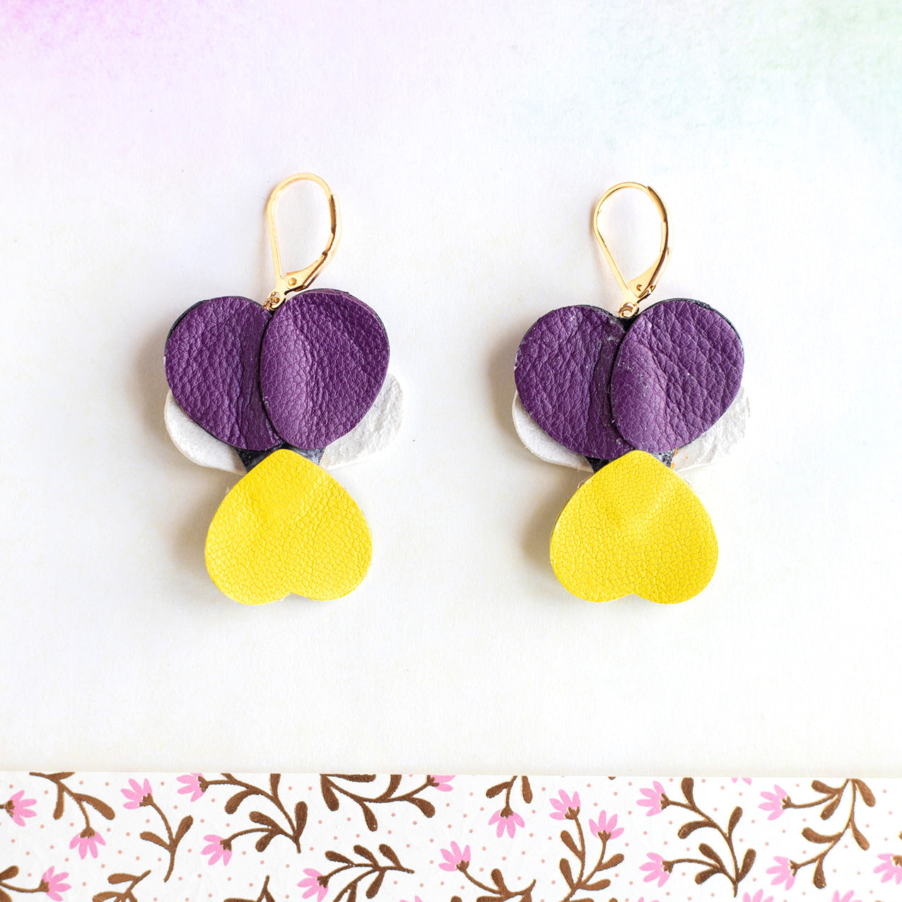Boucles d’oreilles Pensées - violet blanc, jaune, orange métallisé