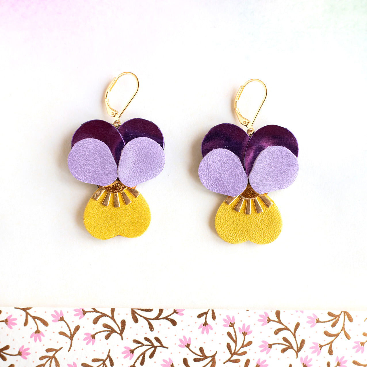 Boucles d’oreilles Pensées - violet métallisé, mauve, jaune, doré