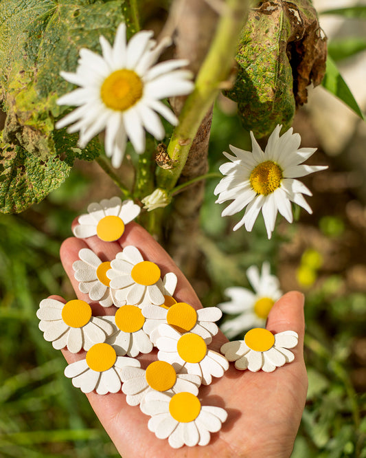 Boucles d'oreilles demi-marguerite