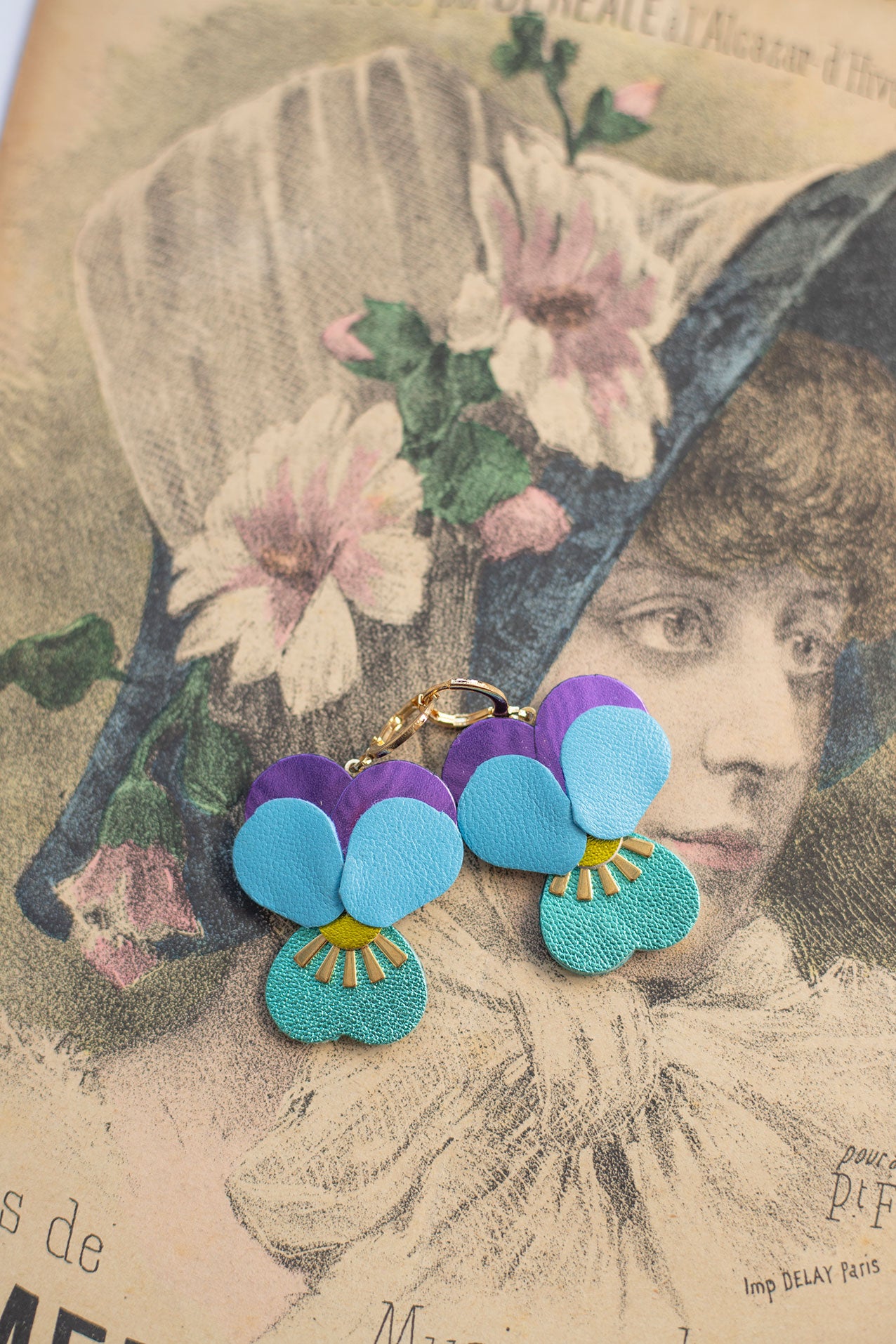 Boucles d’oreilles Pensées - bleu et violet métallisé