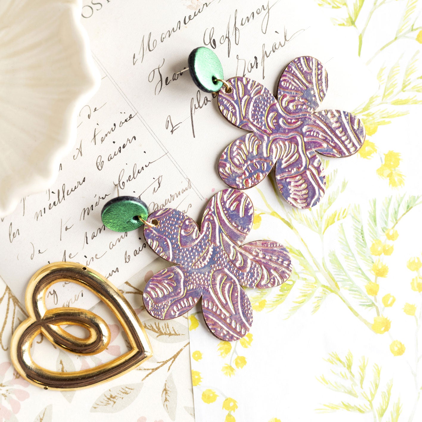 Boucles d'oreilles grandes fleur cuir holographique gaufré