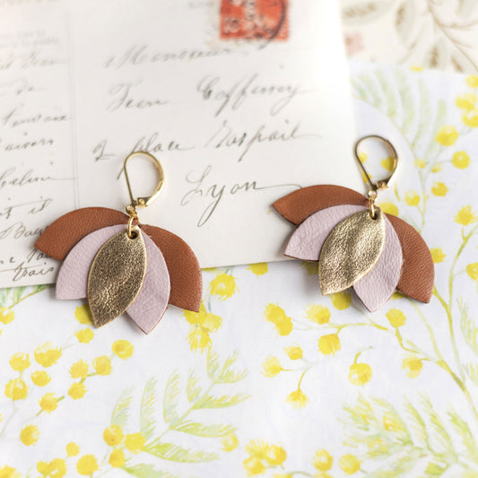 Boucles d'oreilles fleur de lotus doré, rose pâle, marron