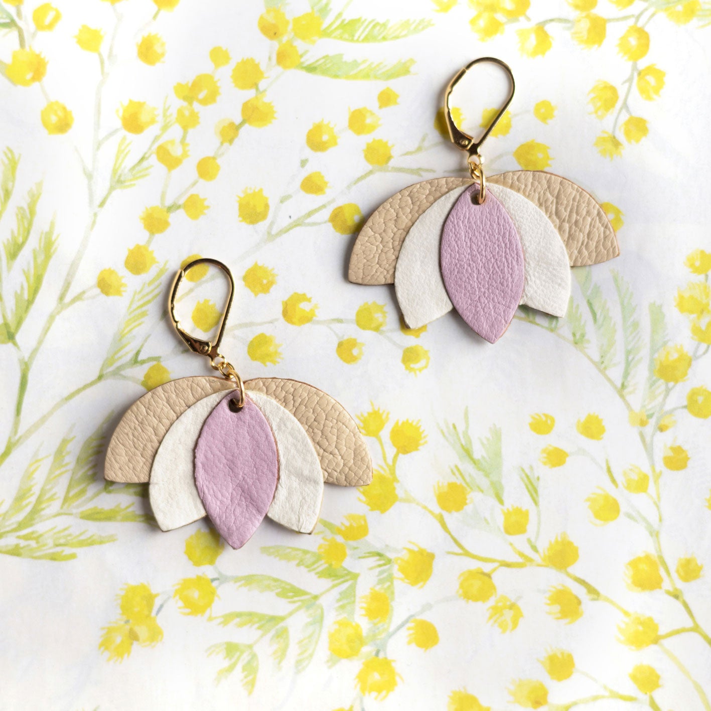 Boucles d'oreilles fleur de lotus rose, blanc, beige