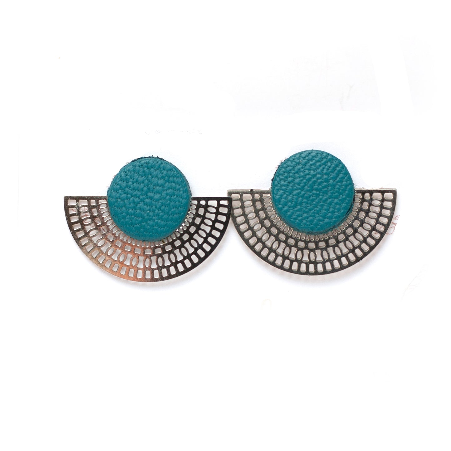 Puces d'oreilles cuir couleurs au choix