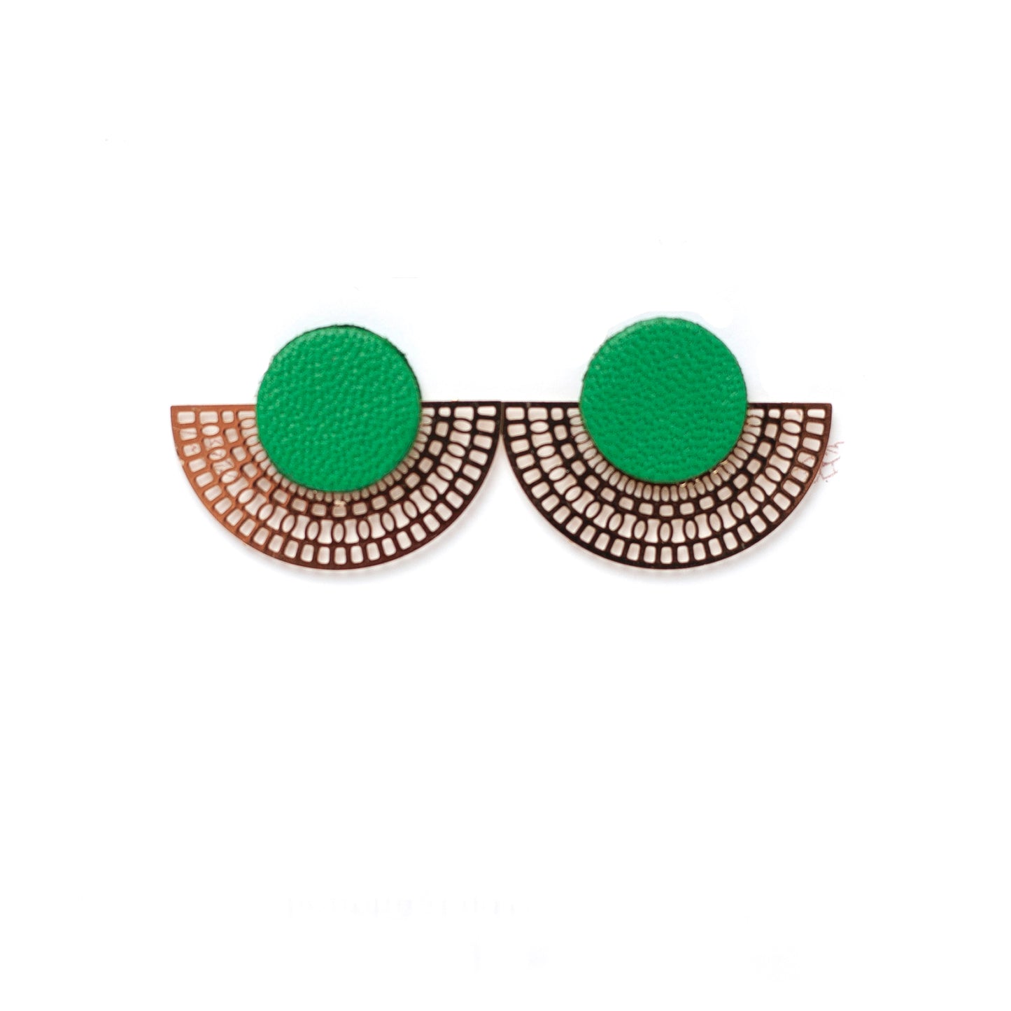 Puces d'oreilles cuir couleurs au choix