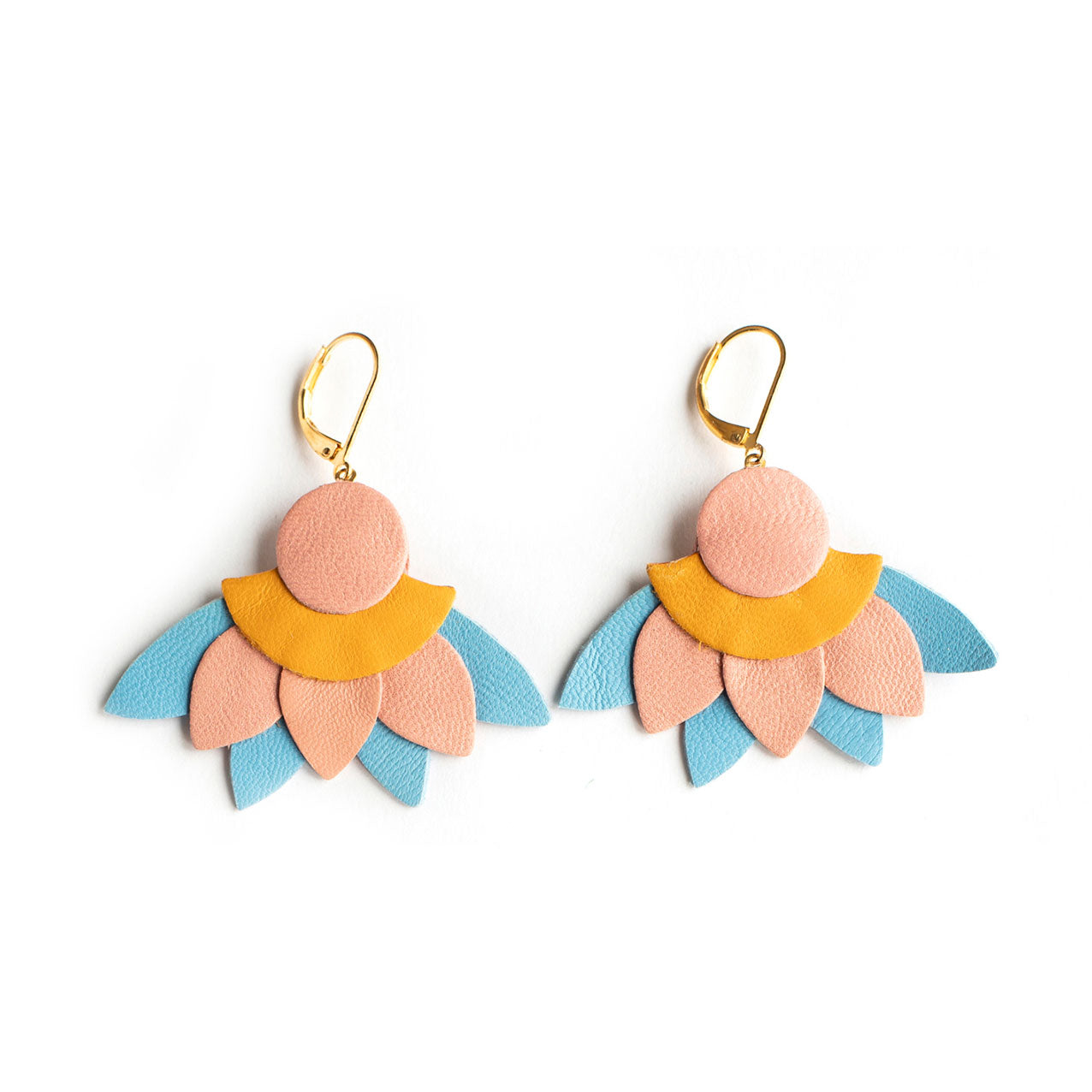 Boucles d'oreilles Ancolie - cuir rose saumon, jaune ocre, bleu azur clair