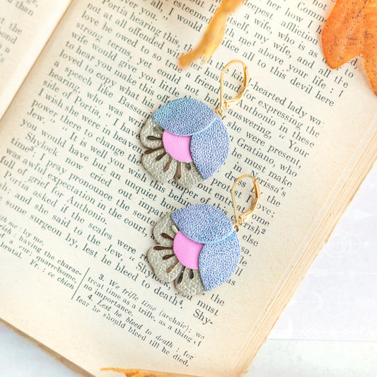 Boucles d'oreilles Fleur de Cerisier cuir bleu ciel métallisé, rose vif, or mat
