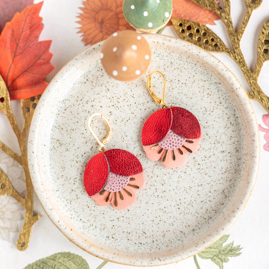 Boucles d'oreilles Fleur de Cerisier cuir rouge métallisé, rose à pois dorés, saumon